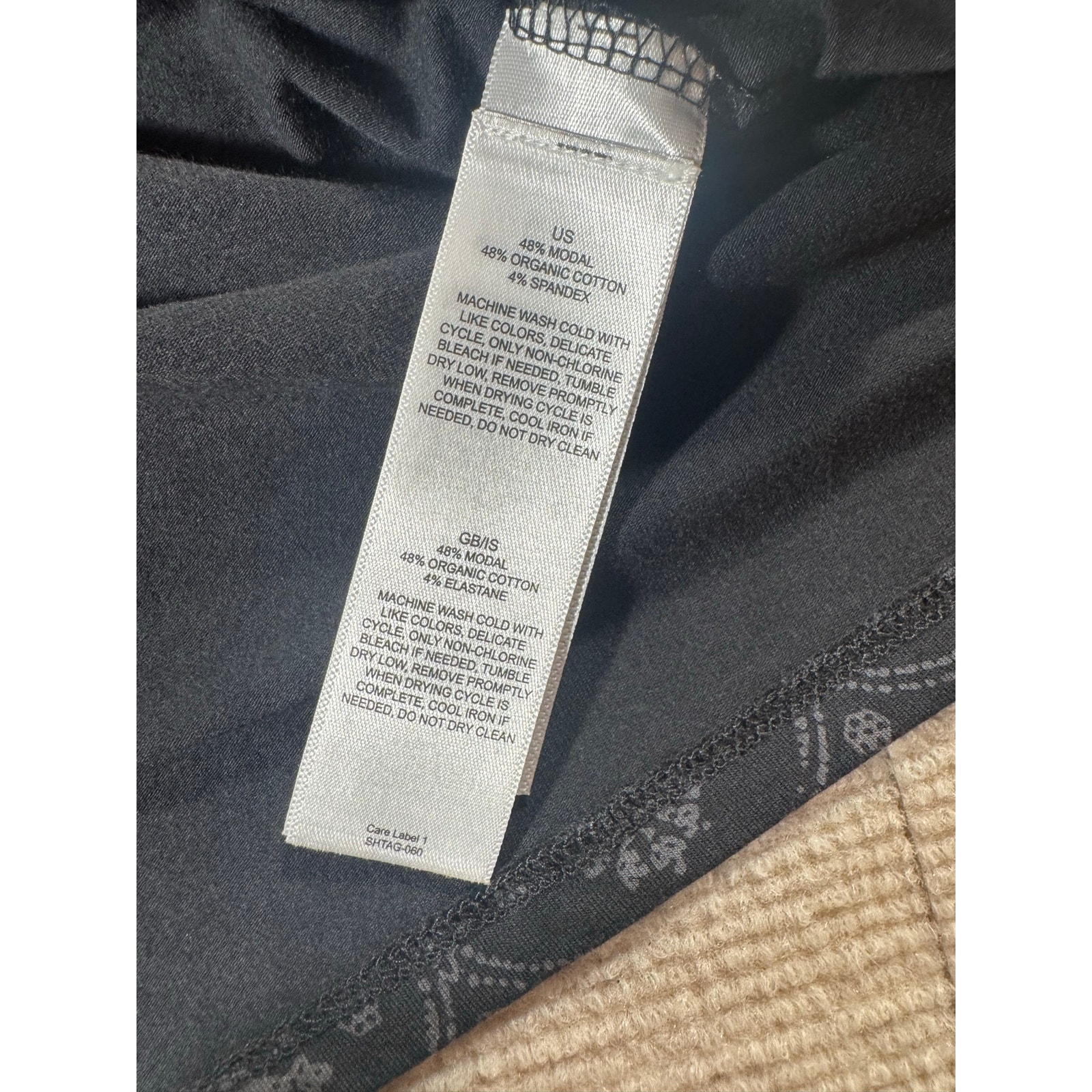 Nwt Sherpa Adventure Gear Women's Small Neha V-Neck T-Shirt "Black Sublime" — image 7 of 8